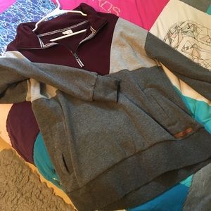 •Maroon/grey quarter-zip pullover